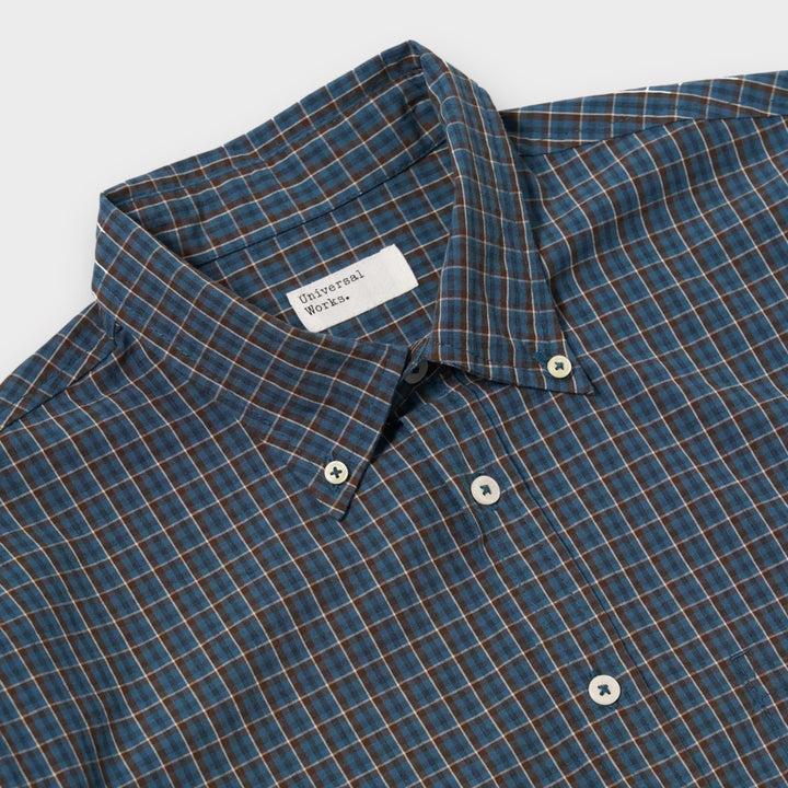 Universal Works Lazy Day Shirt i Blå med logo-detalje