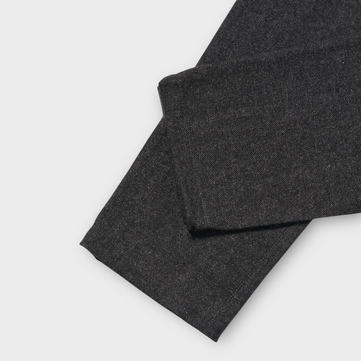 Universal Works Military Chino i Grå set bagfra