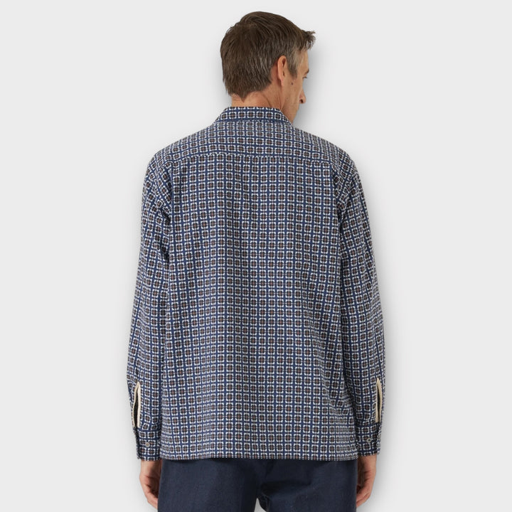 Detalje af Universal Works Oscar Cotton Skjorte i Navy