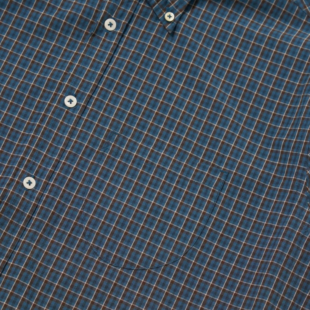 Universal Works Shiro Check skjorte i Blå set bagfra