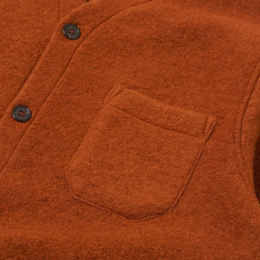Universal Works Wool Cardigan i Navy med logo-detalje