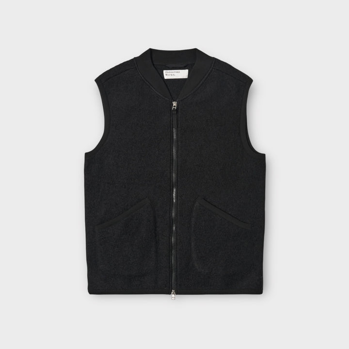 universal-works-wool-fleece-vest-sort-herre