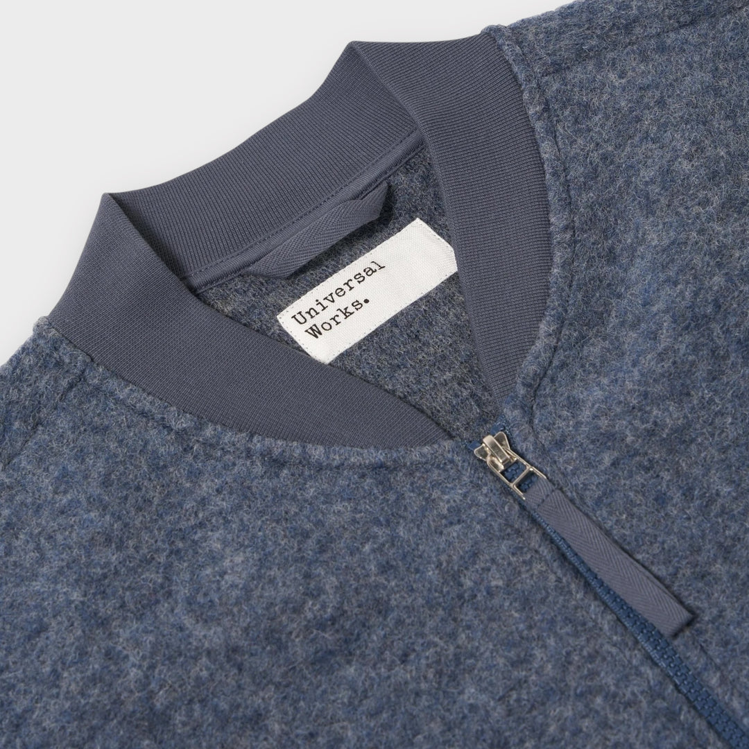 Universal Works Wool Vest i State Blue med diskret logo