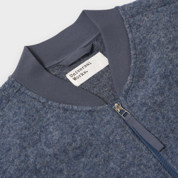 Universal Works Wool Vest i State Blue med diskret logo